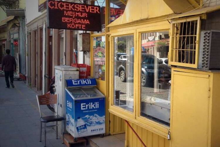 ciceksever meshur bergama kofte bergama izmir